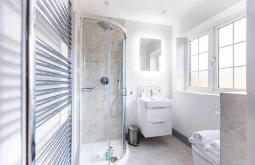 Tilehurst Cottage - Modern 3beds -3 baths- 20 min from Legoland-Ascot-Windsor - Photo 35