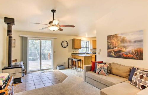 Quiet Lakefront Olympia Home with Dock on Half Acre - Foto 15