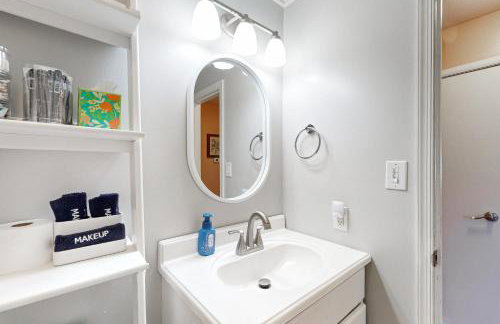 Work and Play! Home 1 Mi to Dtwn and Central Market - Photo 5