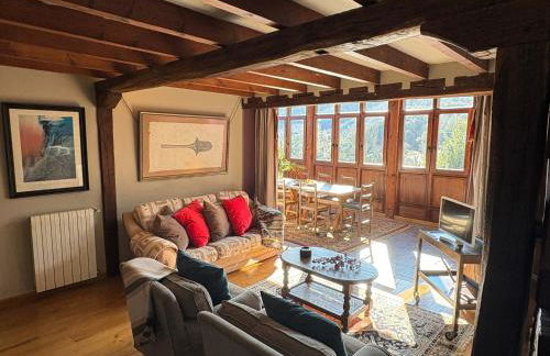 Suzanne & Richard Aparment - Photo 1