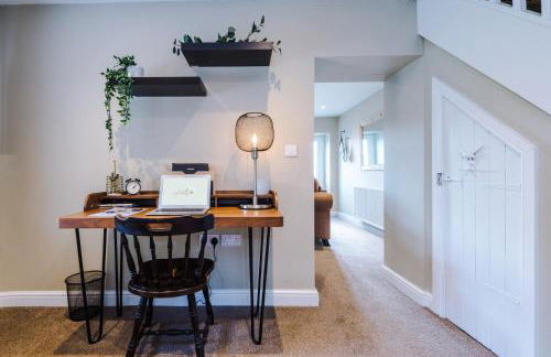 Castle Views cottage in historic village & woodfired hot tub - Photo 9