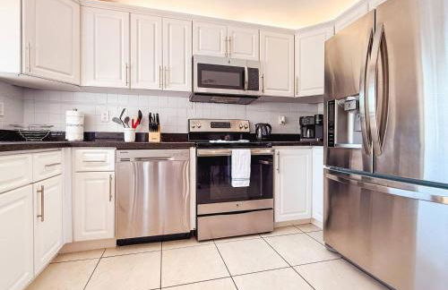 Waterfront Florida Vibes and Views - King Bed - Foto 20