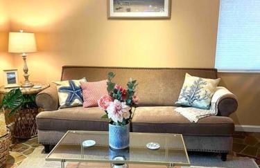 Beach gem! Hot Tub/EV/2bd/3.7mi beach/.5mi outlets - Foto 12