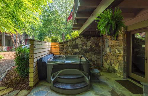 HOT TUB & PET-FRIENDLY Cabin in Cheshire Village - Foto 29