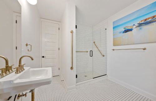Boutique Style Condo Near Downtown Waterfront - Foto 46