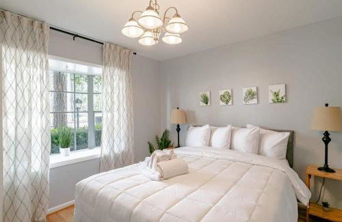 Private Pool & Yard Mins to Dining & University - Foto 40