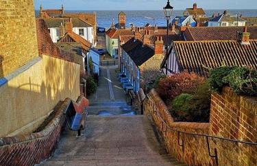 Beautiful Immaculate Aldeburgh cottage, free parking, sunny outdoor space, dog friendly - perfect for Spring seaside escapes - Foto 14