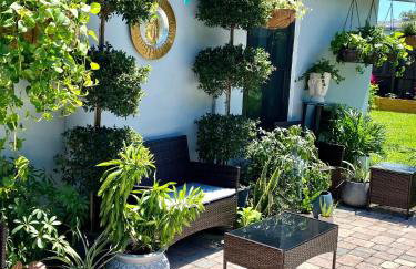 Private Heated Pool Oasis Pet-Friendly Retreat Short or long Stays Sleeps 2-8 Ppl - Photo 30