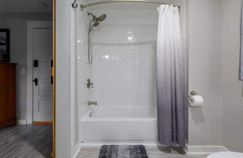 Promise Land Manor Historic home lake access, near parks and venues - Foto 26