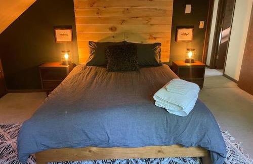 Luxe Lake Harmony Home, Game Room, Firepit, Deck - Foto 32