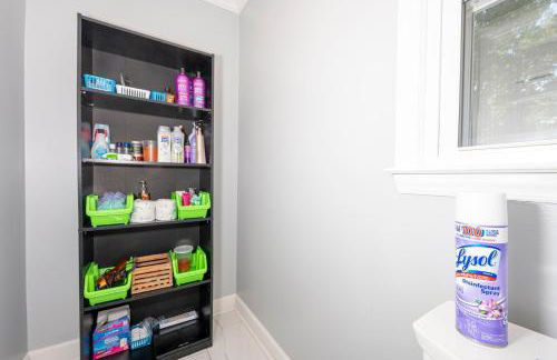 Arcade, Ping Pong, Hot Tub, Gas Grill, & King Bed - Photo 71