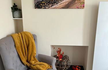 Penarth Station Renovated apartment - Photo 8