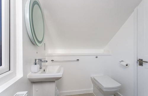 Modern Seaside House with Hot Tub - Foto 9