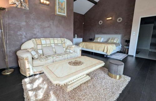 Luxurious Villa with Pool - Foto 47