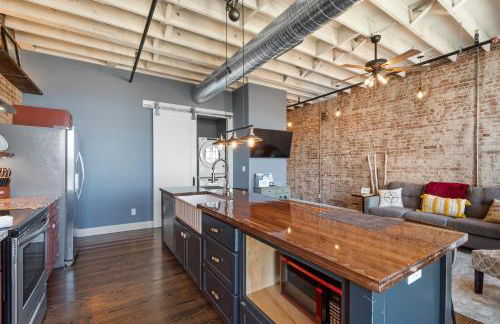 Downtown Urban Loft above Restaurant #7 - Foto 5