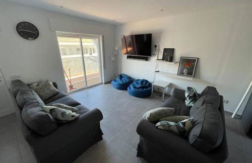 Spacious Villa. Large Rooftop. 4 Bedroom Sleeps 8 - Foto 17