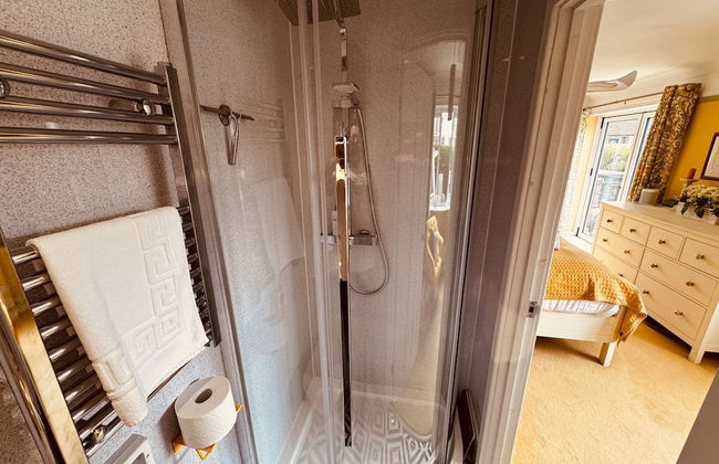 Luxury Adult-only 2-bedroom Bungalow With Hot Tub - Foto 26