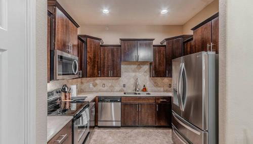 The Castle! by the Lake with Pool & Balcony West Plano - Foto 4, stove, dishwasher