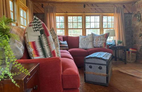 Cozy Cabin on Route 66 with Hot Tub- Edmond, OK - Foto 43