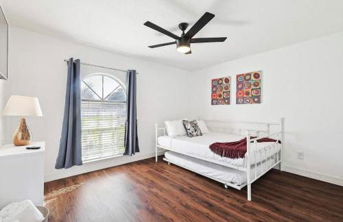 Spacious 4-BR Home Near Allen Outlets & Dining - Foto 15