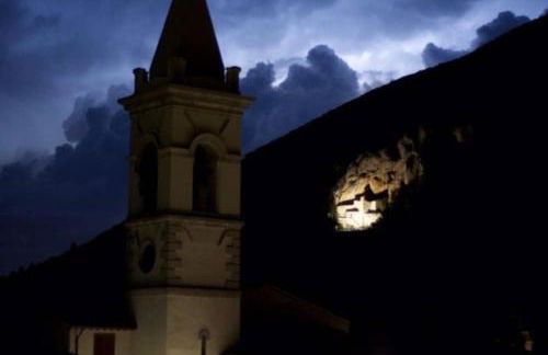 Casa ridente nella valle del Menotre con giardino - Photo 21