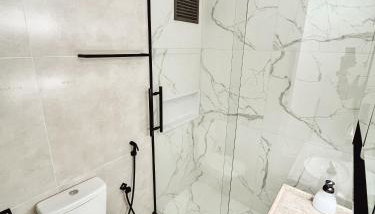 Estúdio com Ar Condicionado Av Rio Branco - Foto 4, towels, Shower