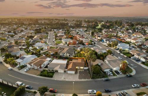 Entire Private Home with 3 Bedrooms 2 Bathrooms, Gated Yard, Garage, Hot Tub, 4-Beds, Golf, Mira Mesa, Available Now - Photo 62