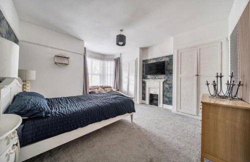 Selby House - Large 3 Bed Victorian Property in Portsmouth - Sleeps 5 - Photo 16