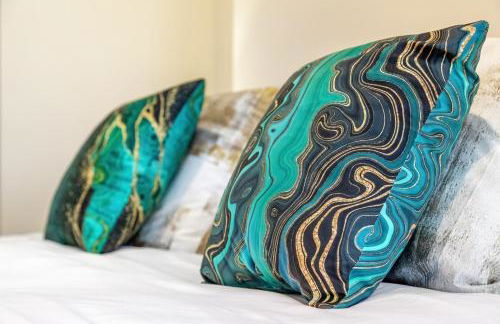 Spacious London 2-Bed Flat with a King Bed-Save on Long Stays-5 Separate Beds- Parking Available! - Foto 10