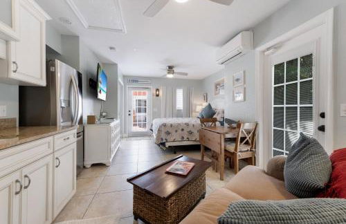 An Island Getaway at Palm Tree Villas - Photo 50