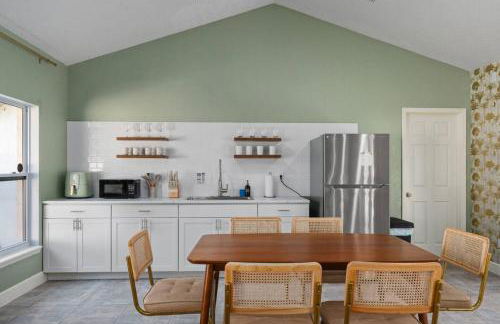 Sunny Auburndale Retreat with Pool - Photo 3