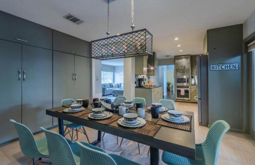 Serene POOL & Firepit in Stunning Home By Airport - Foto 25