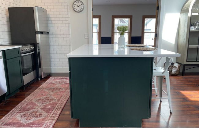 Cottage Street Downtown New Apartment - Photo 4