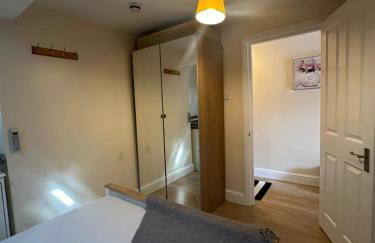 Charming Garden Apartment - Photo 5