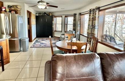 Secluded Riverfront Cabin with Bluff Views, Gated Privacy & Scenic Trail Access in Tahlequah, Oklahoma - Foto 14