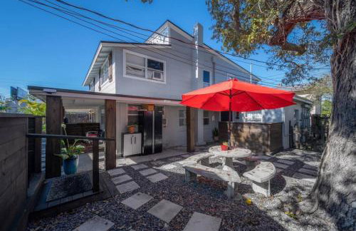 Outdoor Deck Fully Equipped Remodeled Bath - Photo 19