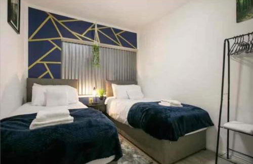 Base is a lovely place to unwind after a long day - Foto 10