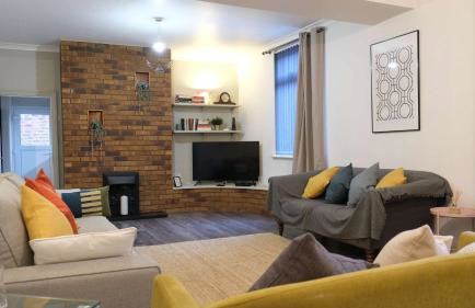 Lovely 5 Bedroom Home w Garden near Northampton - Photo 7