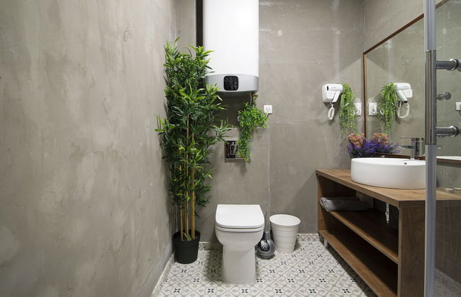 Central Apartments HOT TUBE - Photo 6