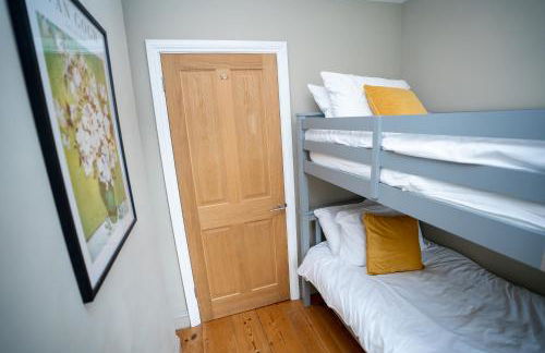 4 Bedroom Winchester Town House, central, parking - Foto 40