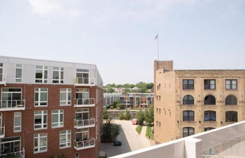 The Brady Corner Suite - Near Fiserv with Balcony - Foto 6