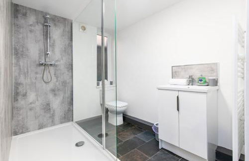 Victoria Apartments Stylish 3BR in Hartlepool - Photo 18