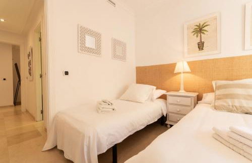 Apartment, front line beach, in Las Arenas, Bahía de Marbella - Photo 43