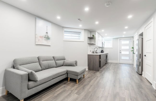 GLOBALSTAY Modern Basement In DT Toronto - Photo 13