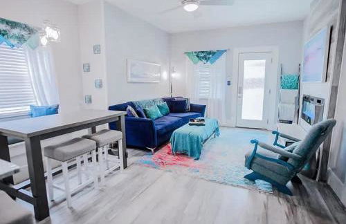 Soothing Blues in Peaceful 2BR 1BA Cottage - Foto 1