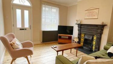 Family Friendly House in Norwich with Parking - Foto 1