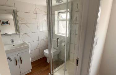 Lovely Hillingdon Family Holiday Home - 6 bedrooms - Foto 9