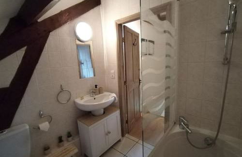 Domaine des Cerisiers - Accès direct piste cyclable reliant Honfleur - Parking privé - Grand jardin - Foto 51