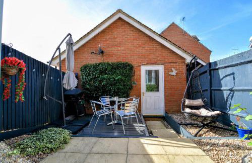 Modern and Spacious Home From Home 1 mile from M1 - with Netflix, Prime Video, PS5, free parking, superfast WiFi, BBQ - Sleeps 11 - By Brightleap Apartments - Foto 49