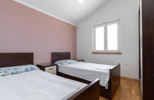 Modern Villa with Pool - Photo 17